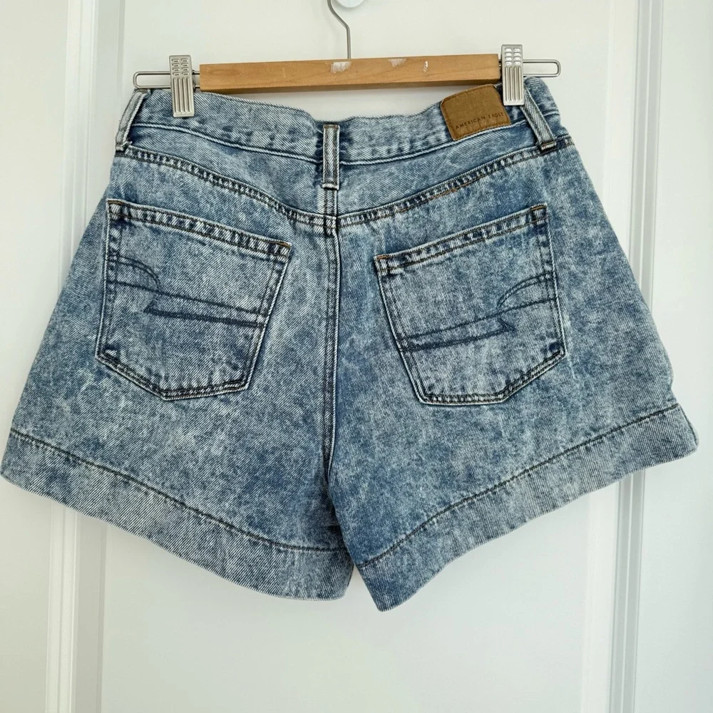 AMERICAN EAGLE | Acid Wash Mom Jean Shorts - Size 6 - Picture 6 of 11